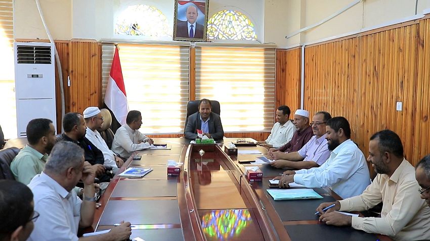 لجنة المناقصات الفرعية بوادي وصحراء حضرموت تناقش سبل التعجيل بإنجاز مشروع أبراج الكهرباء ومحطات التوليد