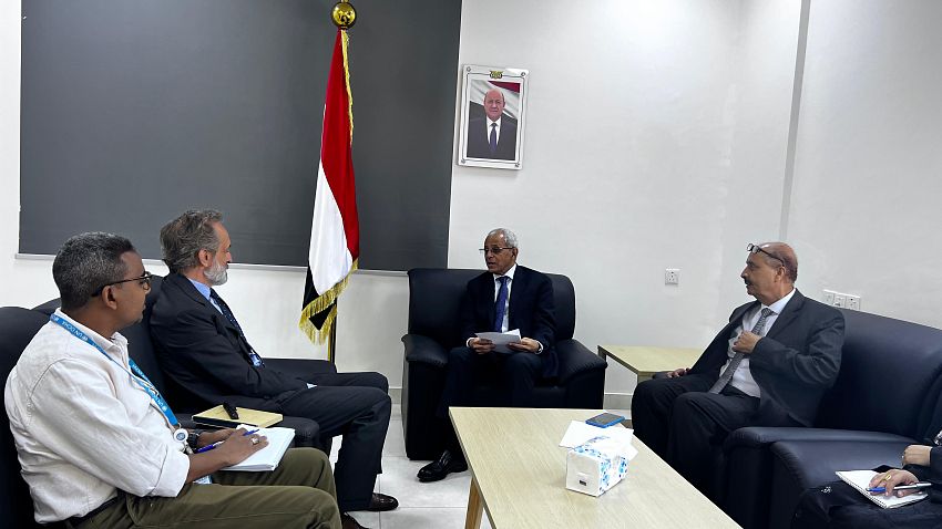نائب وزير الخارجية يلتقي المنسق المقيم للأمم المتحدة في اليمن