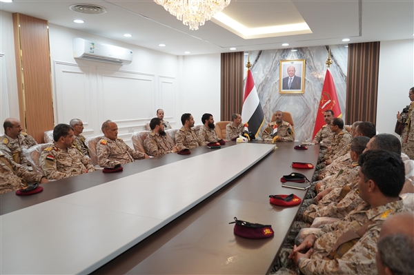 رئيس هيئة الأركان: المعركة مستمرة حتى القضاء على تنظيم الحوثي الإرهابي